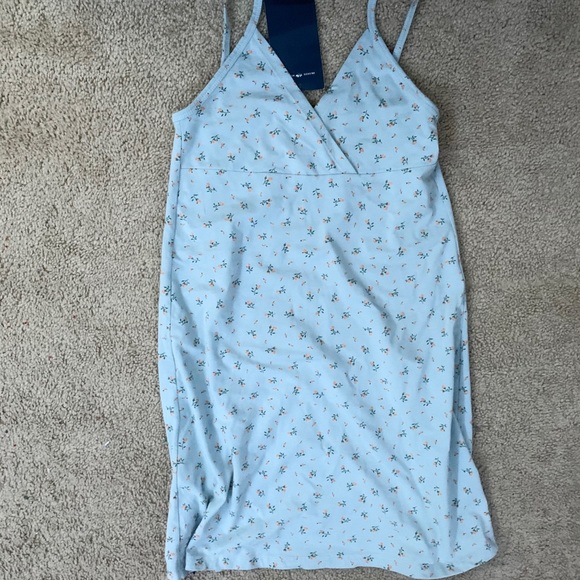 Brandy Melville Dresses & Skirts - NWT Brandy Melville Floral Amara Dress!